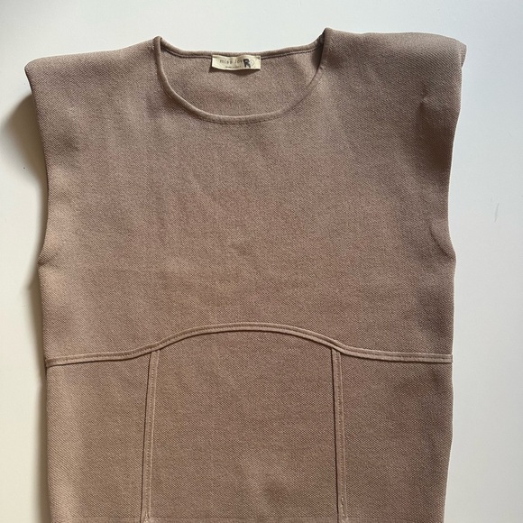 Elegant Tan Sleeveless Blouse with shoulder pads Size L - Picture 1 of 10